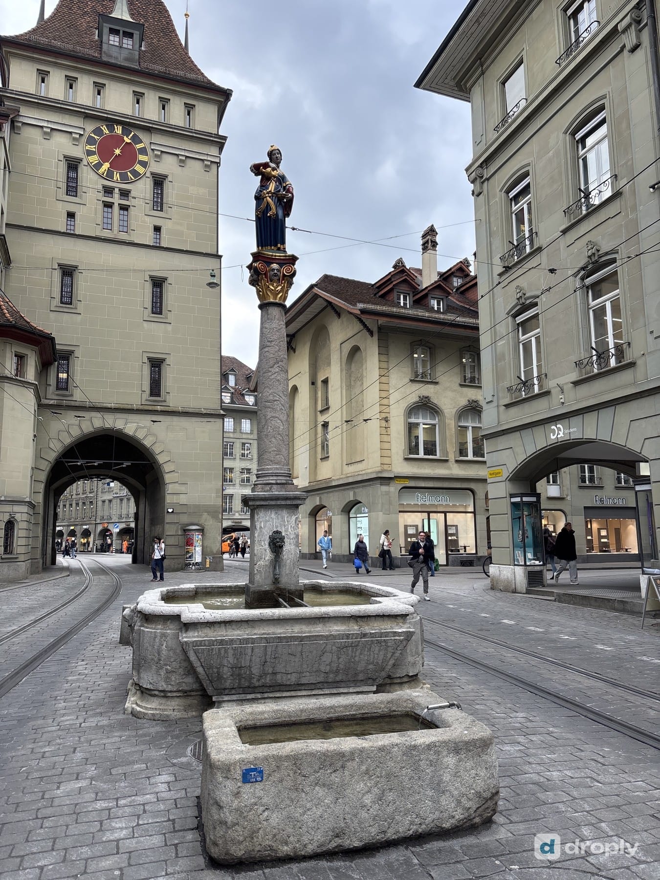 The Anna-Seiler-Brunnen in front of the Käfigturm in Bern