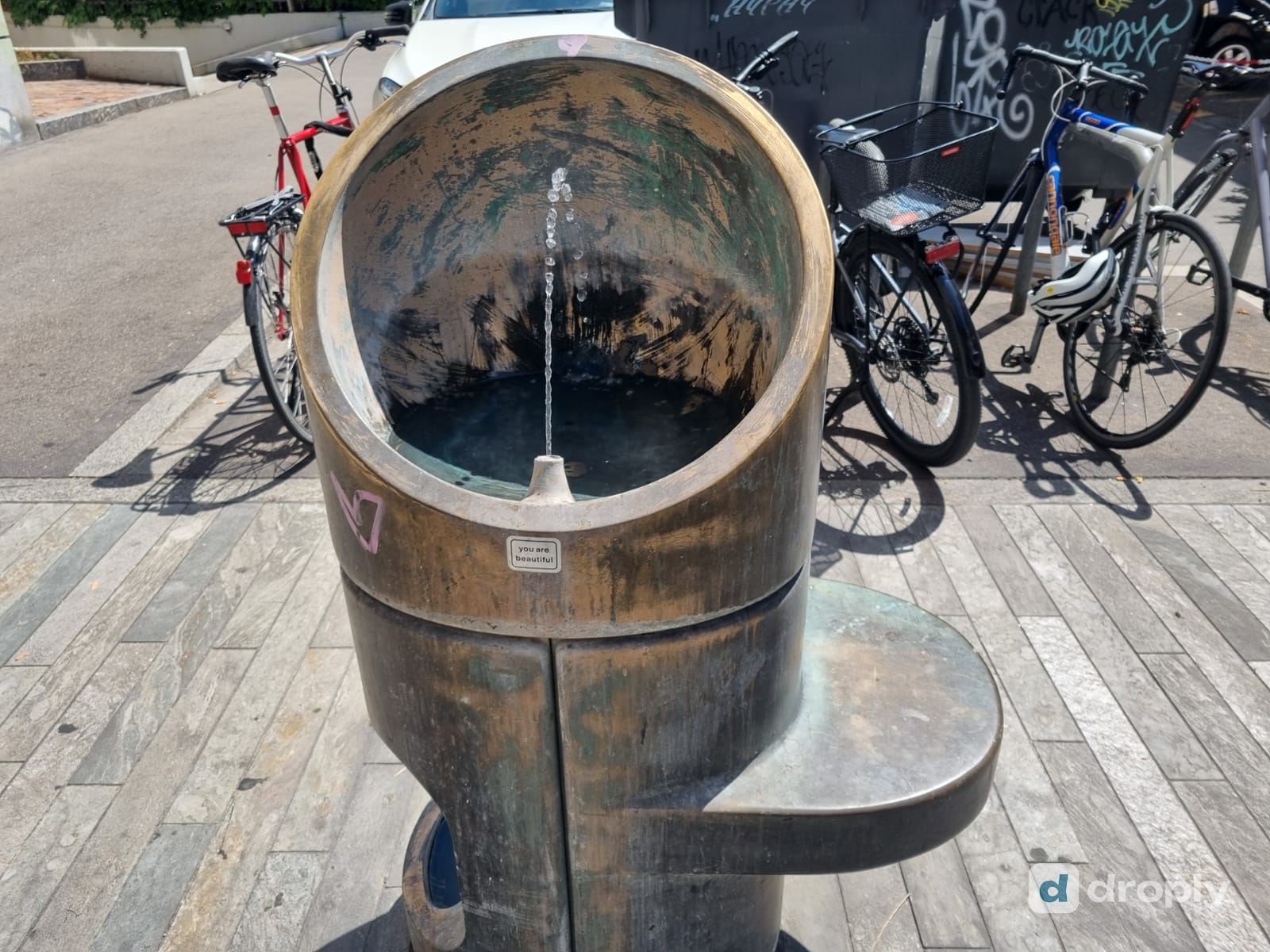 Another emergency fountain in Zurich photographed up close