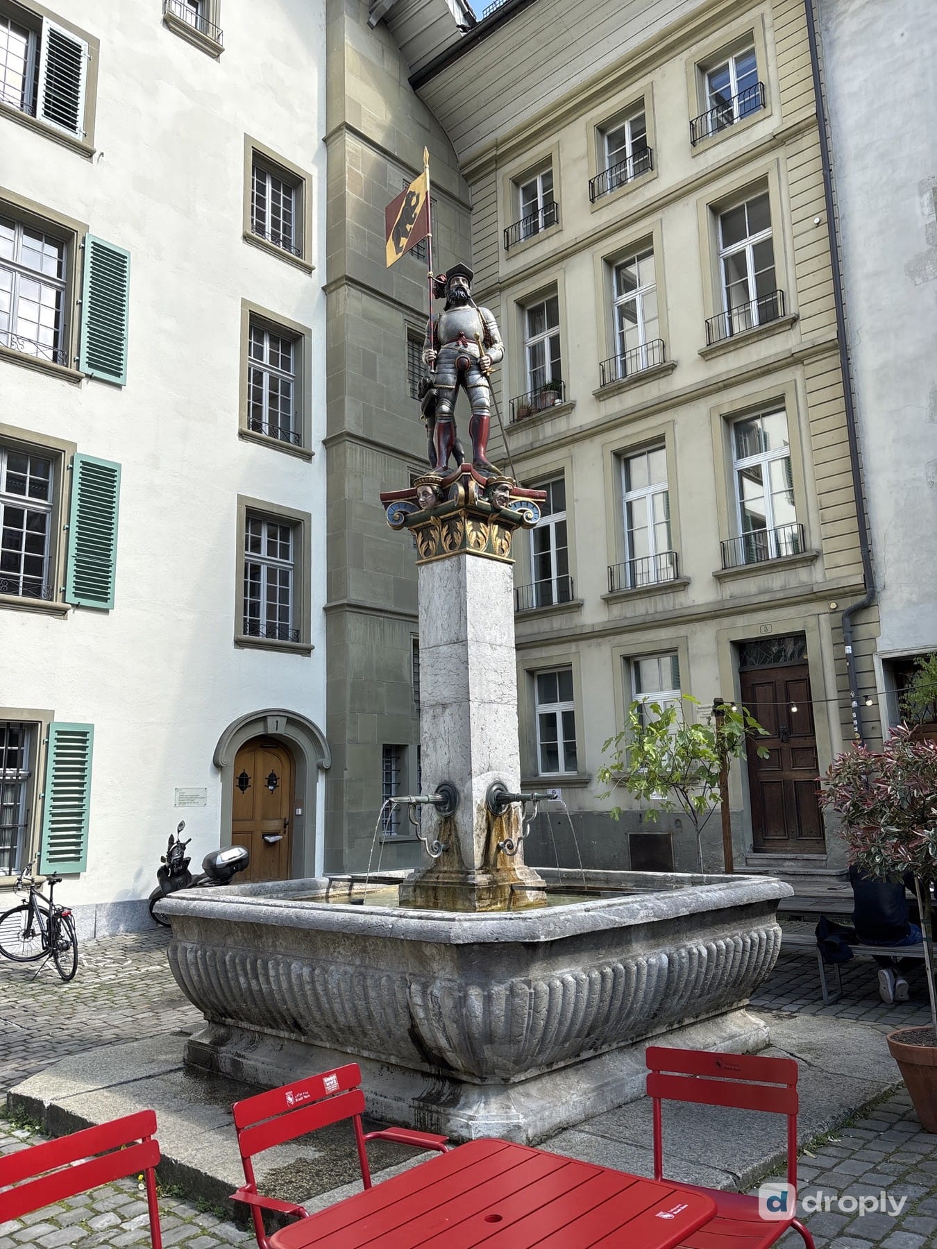 The Vennerbrunnen with a flag bearer in the courtyard of the Rathausplatz in Bern